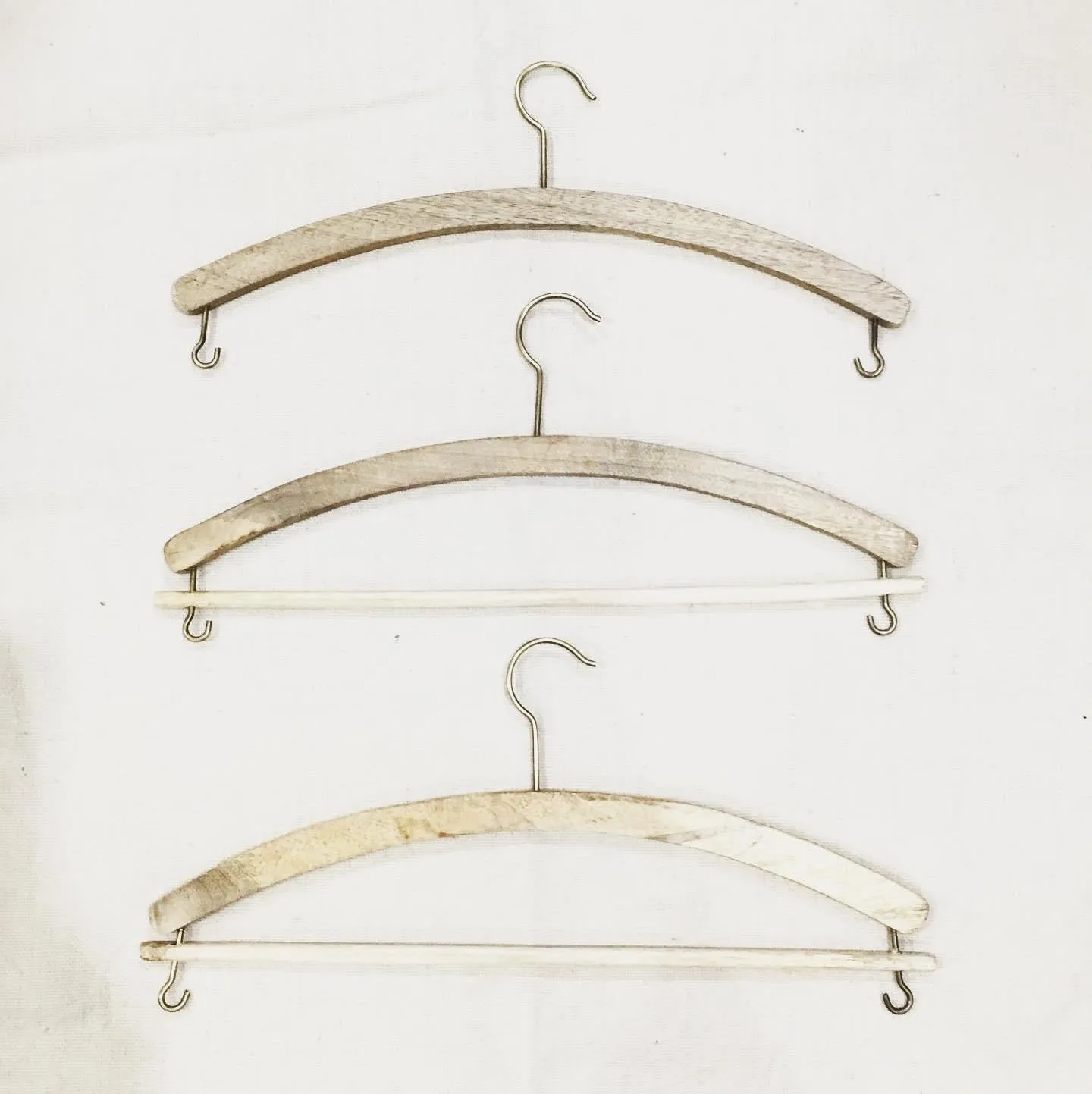 Mango Wood Clothes Hanger - set of 4