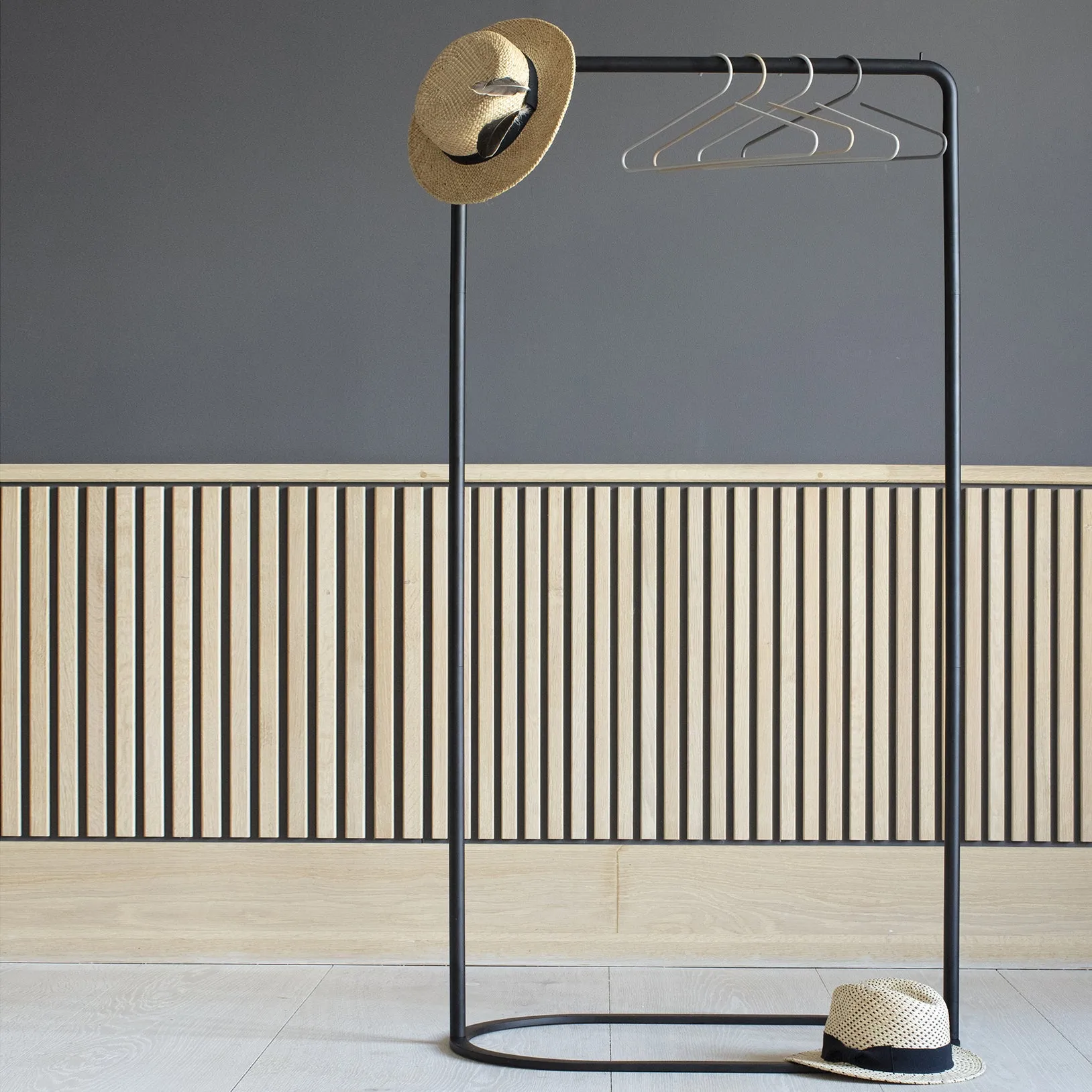 O&O Clothes Rack