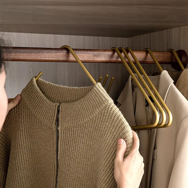 TEEK - Triangle 5pcs Solid Metal Hangers
