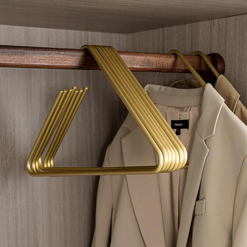 TEEK - Triangle 5pcs Solid Metal Hangers