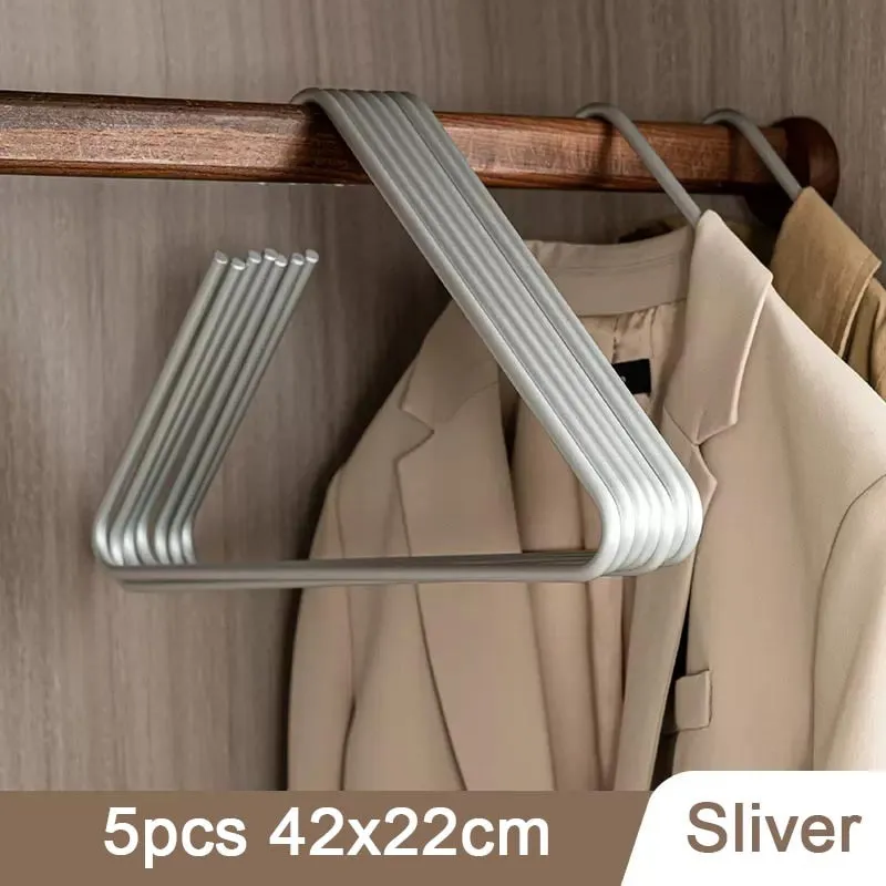 TEEK - Triangle 5pcs Solid Metal Hangers