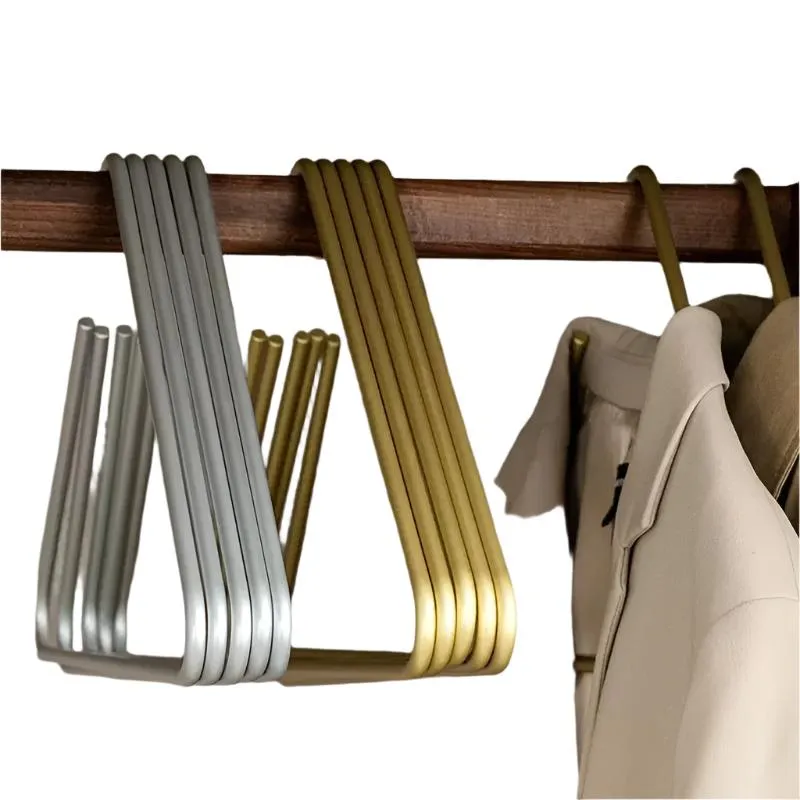 TEEK - Triangle 5pcs Solid Metal Hangers